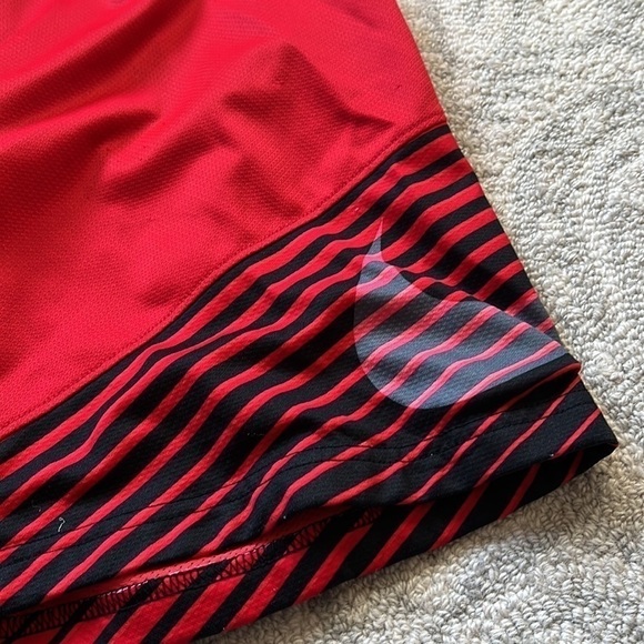 BOYS Shorts Nike Dri-fit Red Size Small - Picture 2 of 4